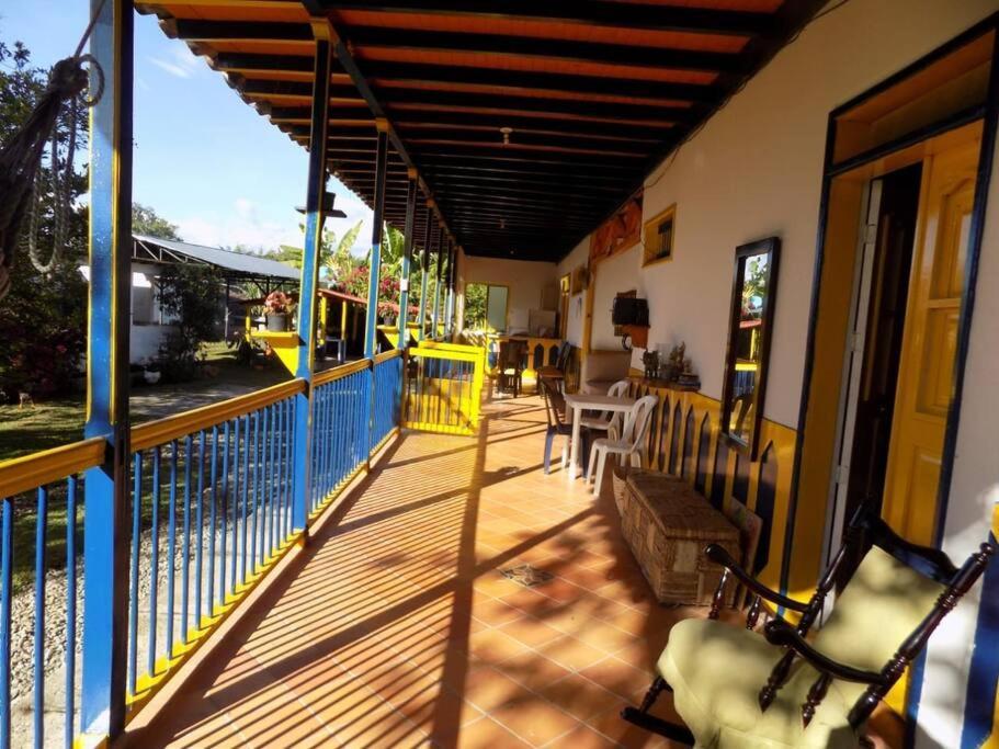 Casa Finca Villa Luz A 800 Mts Del Parque Del Cafe モンテネグロ エクステリア 写真