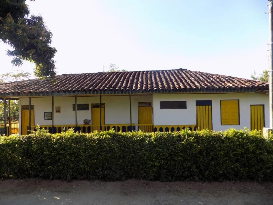 Casa Finca Villa Luz A 800 Mts Del Parque Del Cafe モンテネグロ エクステリア 写真