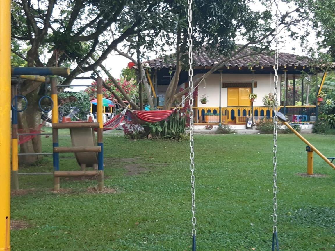Casa Finca Villa Luz A 800 Mts Del Parque Del Cafe モンテネグロ エクステリア 写真