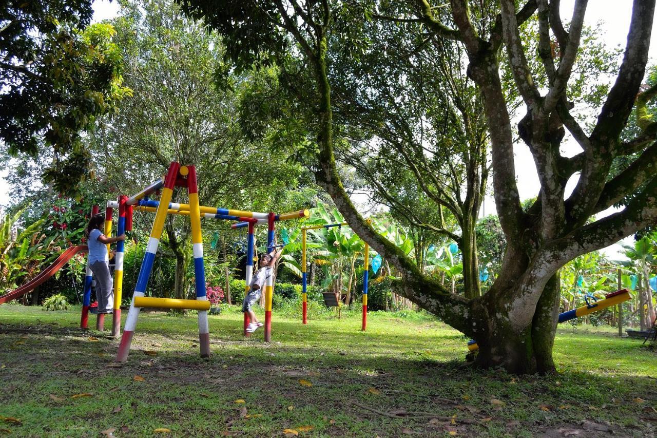 Casa Finca Villa Luz A 800 Mts Del Parque Del Cafe モンテネグロ エクステリア 写真