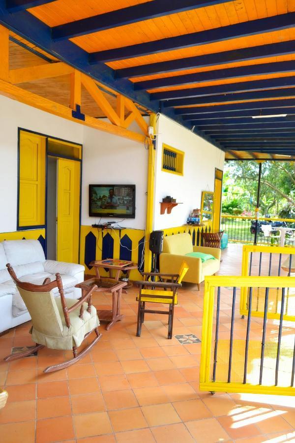 Casa Finca Villa Luz A 800 Mts Del Parque Del Cafe モンテネグロ エクステリア 写真