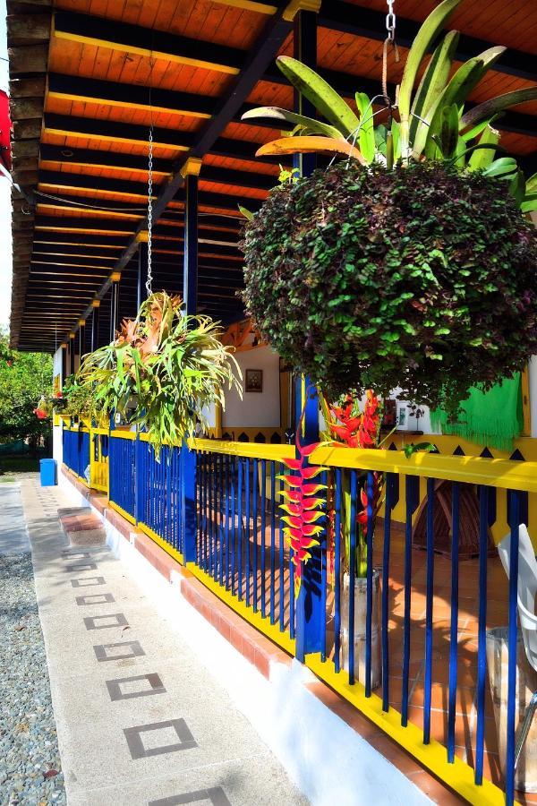 Casa Finca Villa Luz A 800 Mts Del Parque Del Cafe モンテネグロ エクステリア 写真